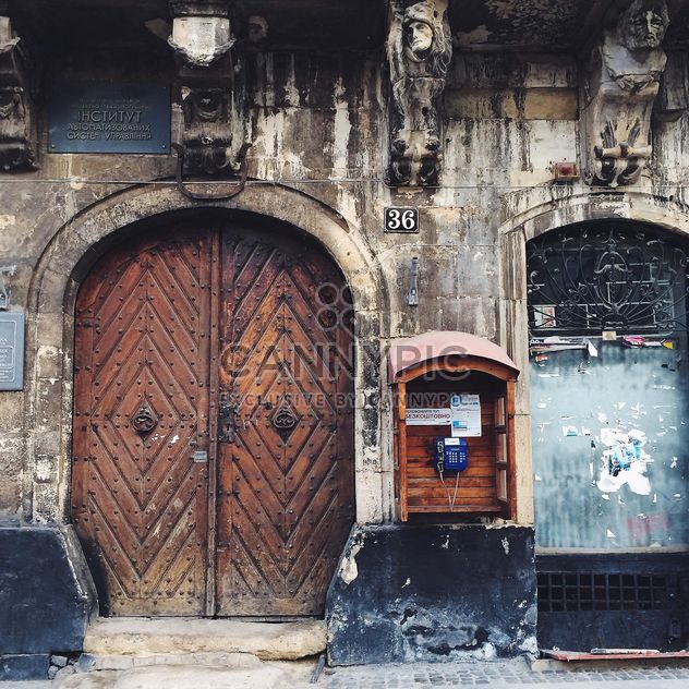 Doors of old building - Free image #183527