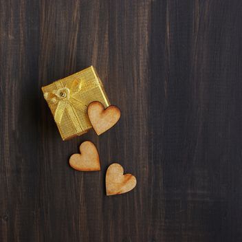 box for gift and wooden hearts - бесплатный image #184057