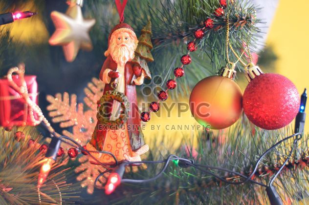 Christmas tree with decorations - image #186707 gratis