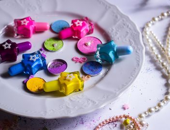 Colored nail polishes on the plate - Kostenloses image #187247