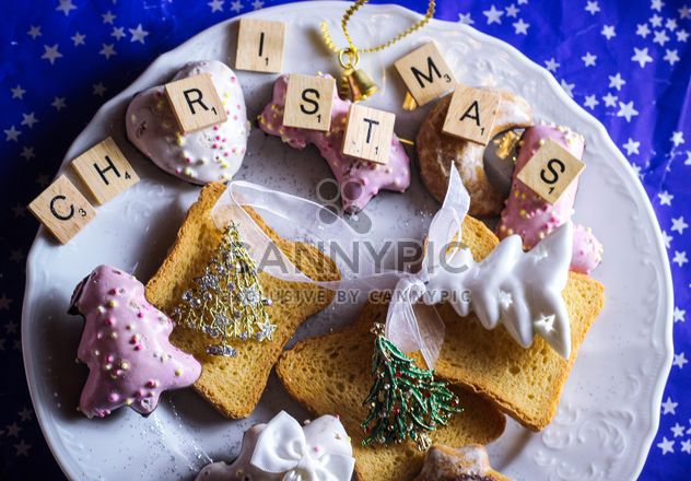 Christmas cookies on the palte - Free image #187307