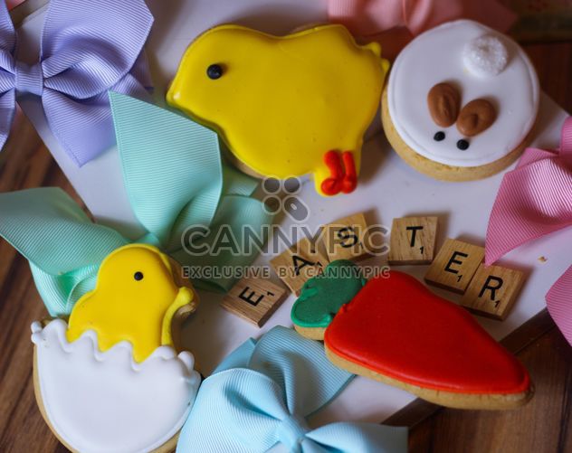 Easter cookies, bows and word Easter - image gratuit #187627 