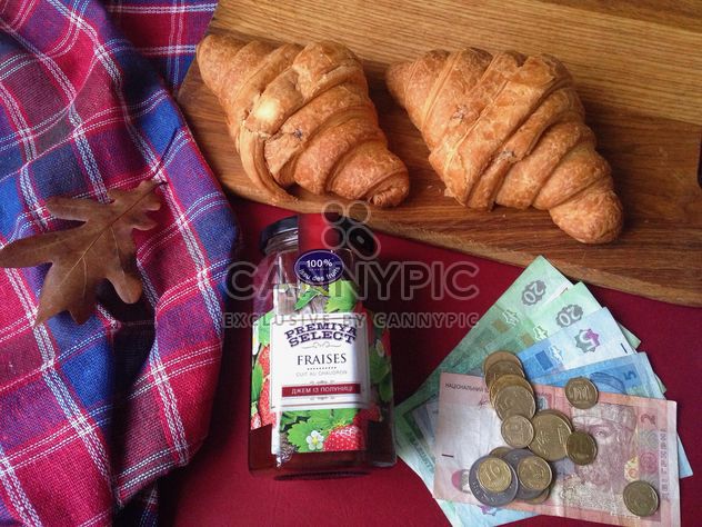 Raspberry jam and two croissant - Kostenloses image #198827