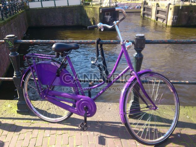 Purple bicycle in Amsterdam - image #200337 gratis