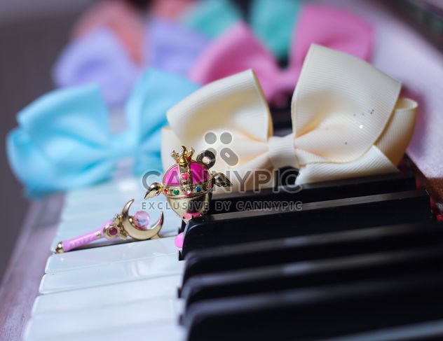 Bows On The Piano - Kostenloses image #200987