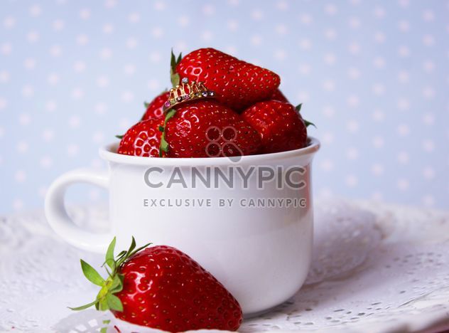 fresh strawberry in a dish - image #201067 gratis
