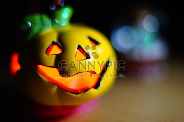 toy pumpkin close up on the table - бесплатный image #274797