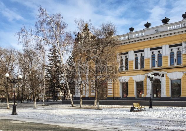 Yellow building in Blagoveschensk, Russia - Kostenloses image #302777