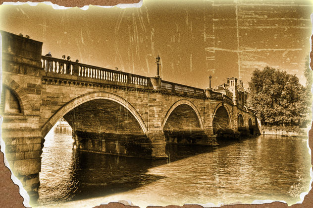 GASSY SPOTTED IN 1925 PHOTO OF RICHMOND BRIDGE - Kostenloses image #322207