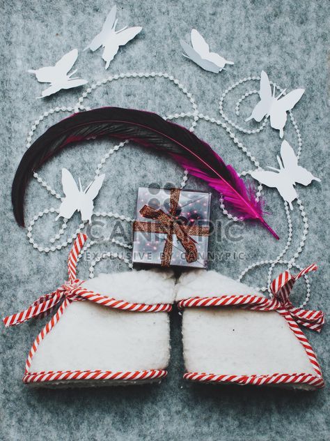 Tiny boots, gift and feather - image gratuit #327287 