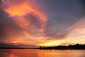 Sunset on a lake - Kostenloses image #329987
