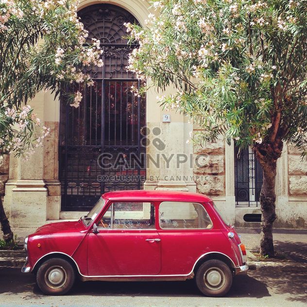 Old red Innocenti car - image gratuit #331137 
