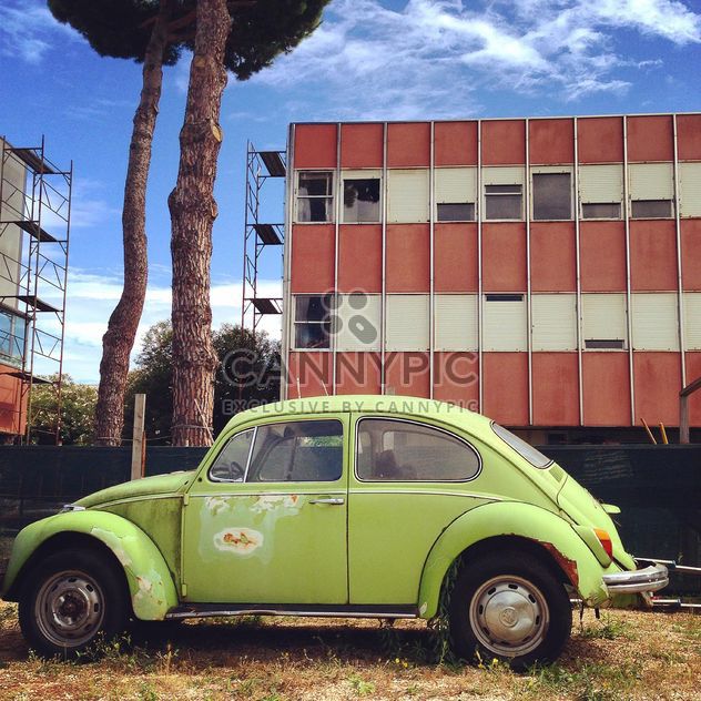Green Volkswagen Beetle car - image gratuit #331517 