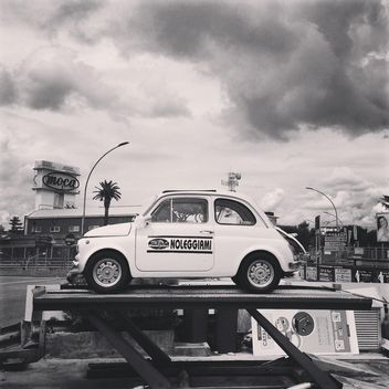 Old Fiat 500 car for rent - Kostenloses image #331997