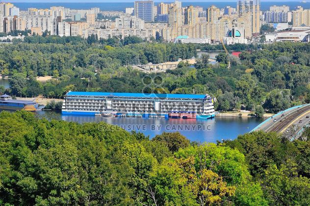 The views of the Dnipro and left shore of Kiev - image gratuit #335067 