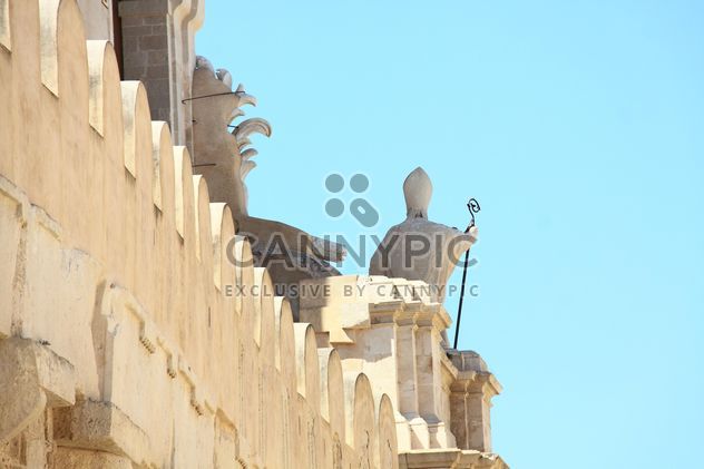 Statue of pope on a church facade - Kostenloses image #344167