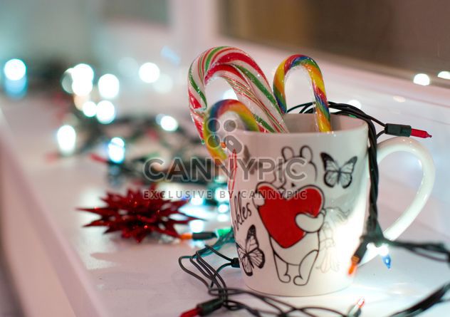 Christmas candies in cup and garlands - image gratuit #346897 