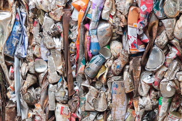 Aluminium cans pressed and plastic bottle to packed for recycling - Kostenloses image #347317