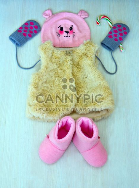 Warm baby clothes on wooden background - Kostenloses image #347997
