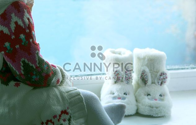 Child and cute slippers on windowsill - бесплатный image #348037