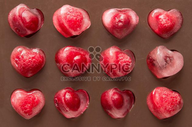 raspberries in shape of heart - бесплатный image #419647