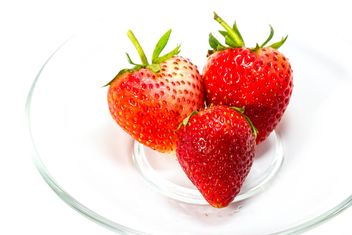 Three ripe strawberries - бесплатный image #428777