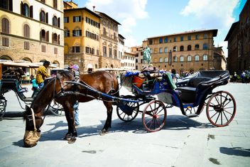 Horse-drawn carriage in Florence - image gratuit #449557 