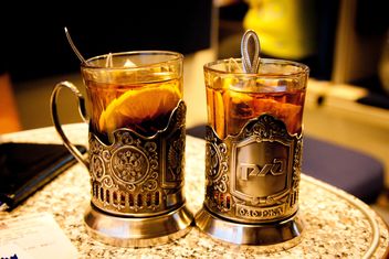 Two glasses of tea with lemon - бесплатный image #452267
