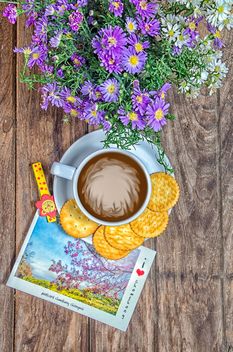 Coffee with crackers, flowers and postcard - image gratuit #452447 
