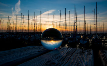 Sunset thru the glass ball - image gratuit #455667 