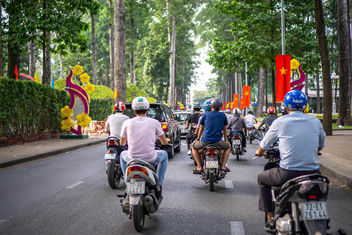 Vietnamese Flags and Tet Decorations along a Street in Saigon, Vietnam - Kostenloses image #458757