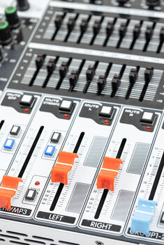 Channel details of Studio Mixer equipment technology for sound recording - image gratuit #476887 