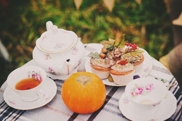 Tea, muffins and pumpkin on the table - image #136247 gratis