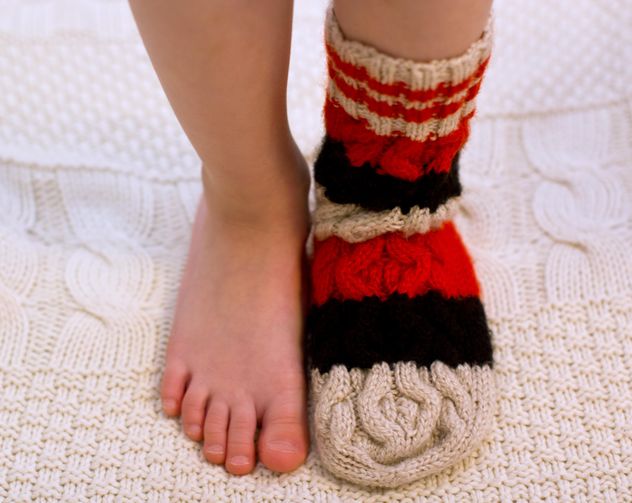Child's feet in warm sock - image gratuit #182557 