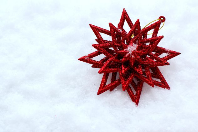 Red Christmas decoration on snow - бесплатный image #182627