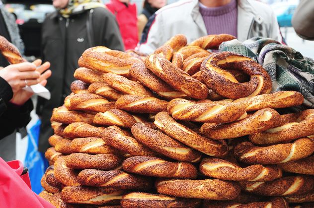Turkish bagels at street market - бесплатный image #182957