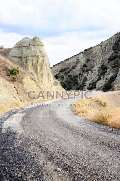 Empty mountain road - image #183107 gratis