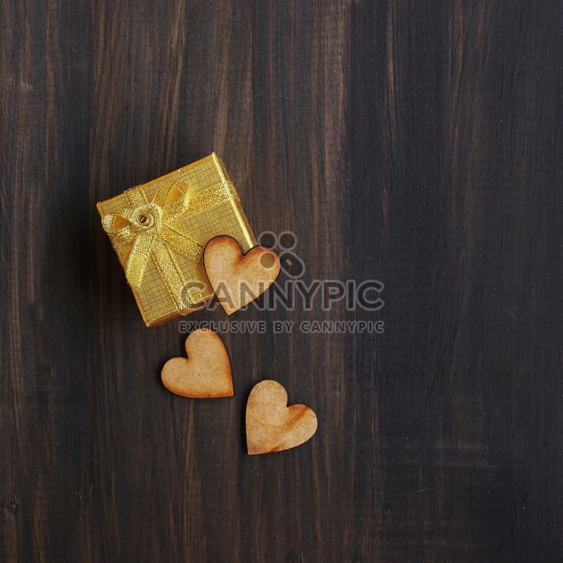 box for gift and wooden hearts - Kostenloses image #184057