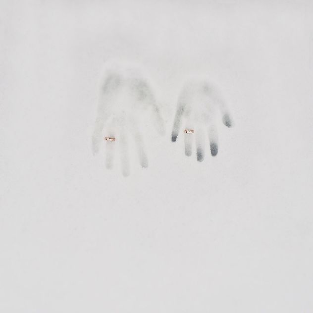 Handprint in the snow - бесплатный image #184337