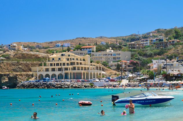 Beach and architecture of Crete island - бесплатный image #186257