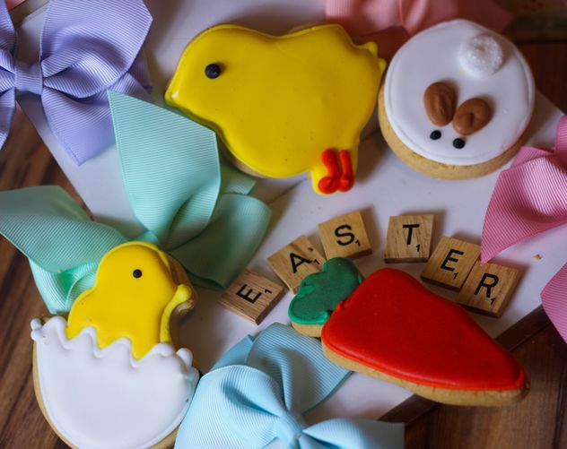 Easter cookies, bows and word Easter - бесплатный image #187627