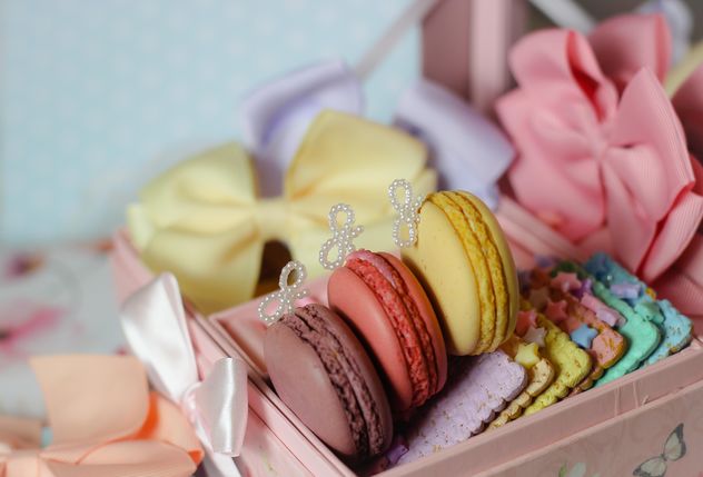 Colorful macaroons and cookies - Kostenloses image #187637