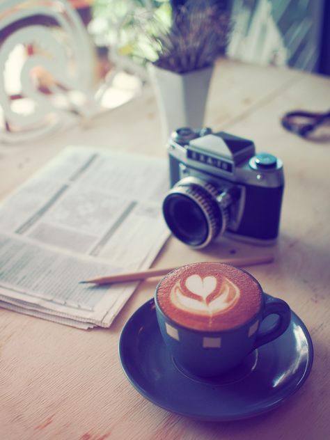 Coffee and classic camera - image #197917 gratis