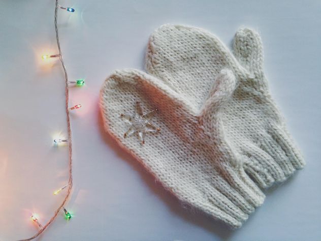 Mittens and garland on white background - image gratuit #198777 