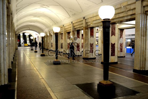 People at Moscow subway - image #200727 gratis