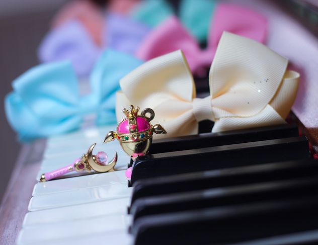 Bows On The Piano - Free image #200987