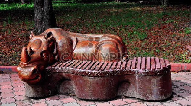 Sculptural bench - image gratuit #229387 