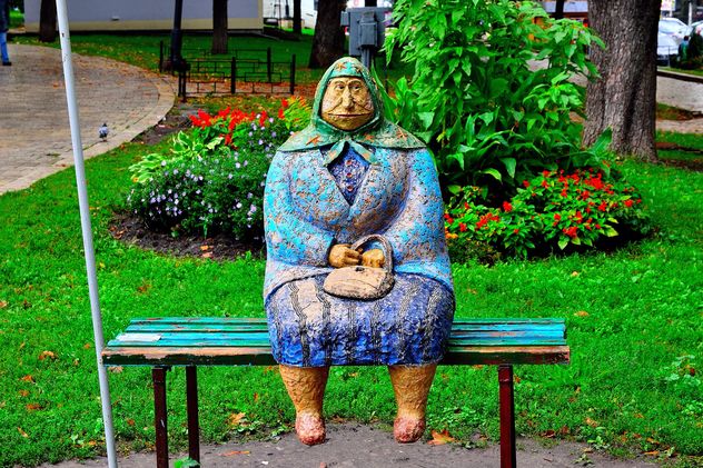 Sculpture of woman on the bench - Free image #229427