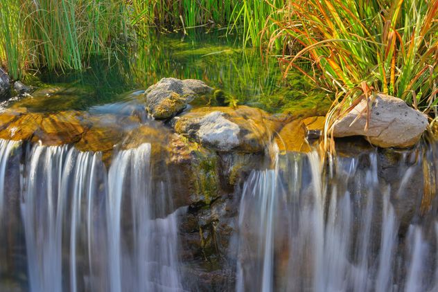 waterfall in autumn park - image #229537 gratis