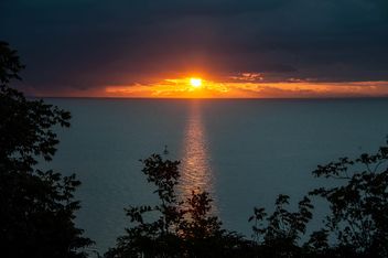 Sunset on a sea - image #271847 gratis
